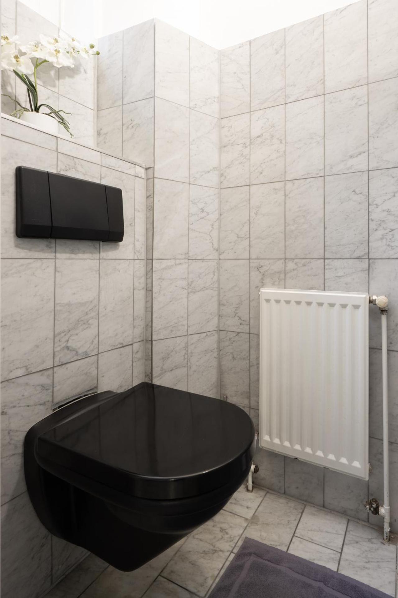 Central Apartment In Viennese Old Building Bagian luar foto