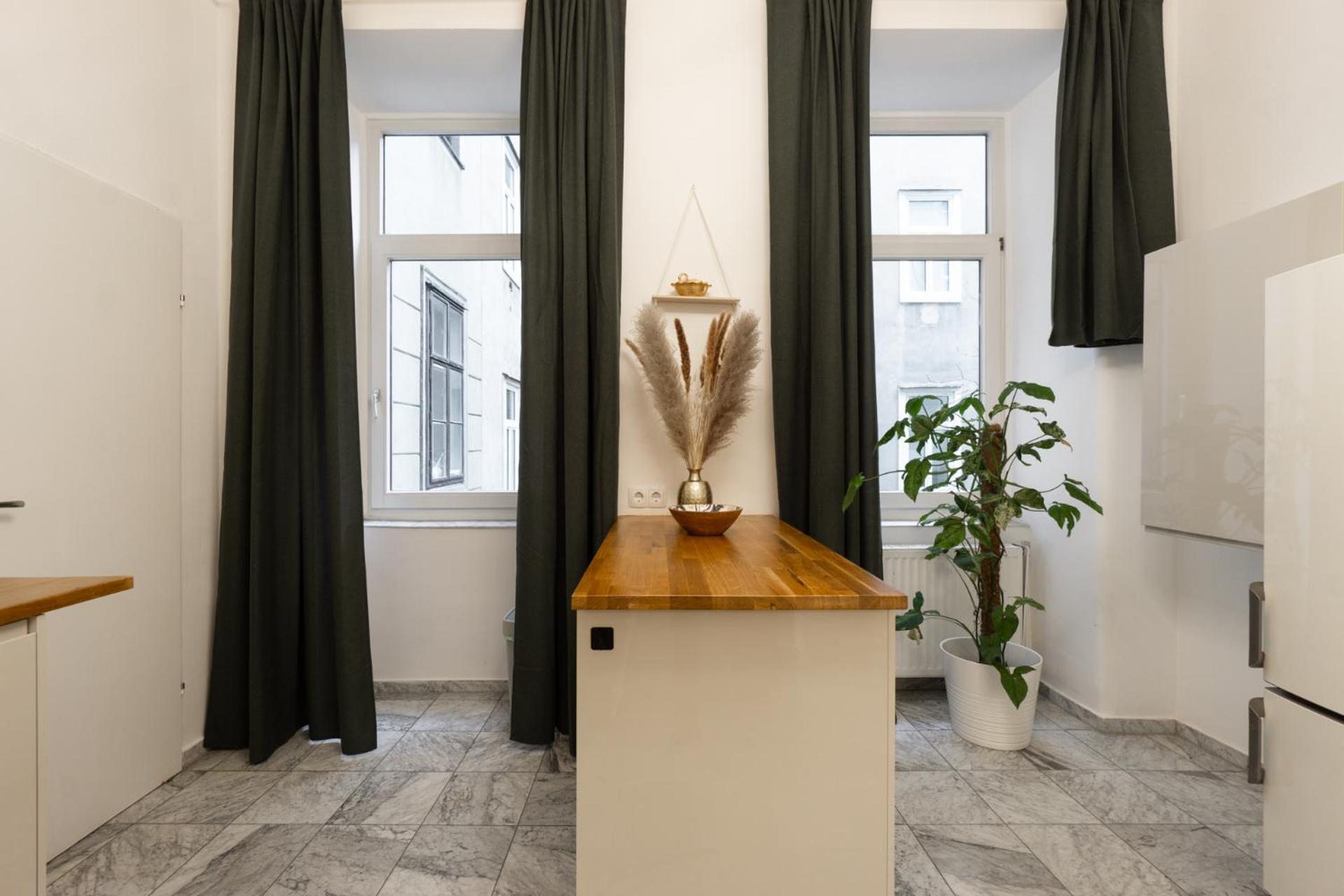 Central Apartment In Viennese Old Building Bagian luar foto