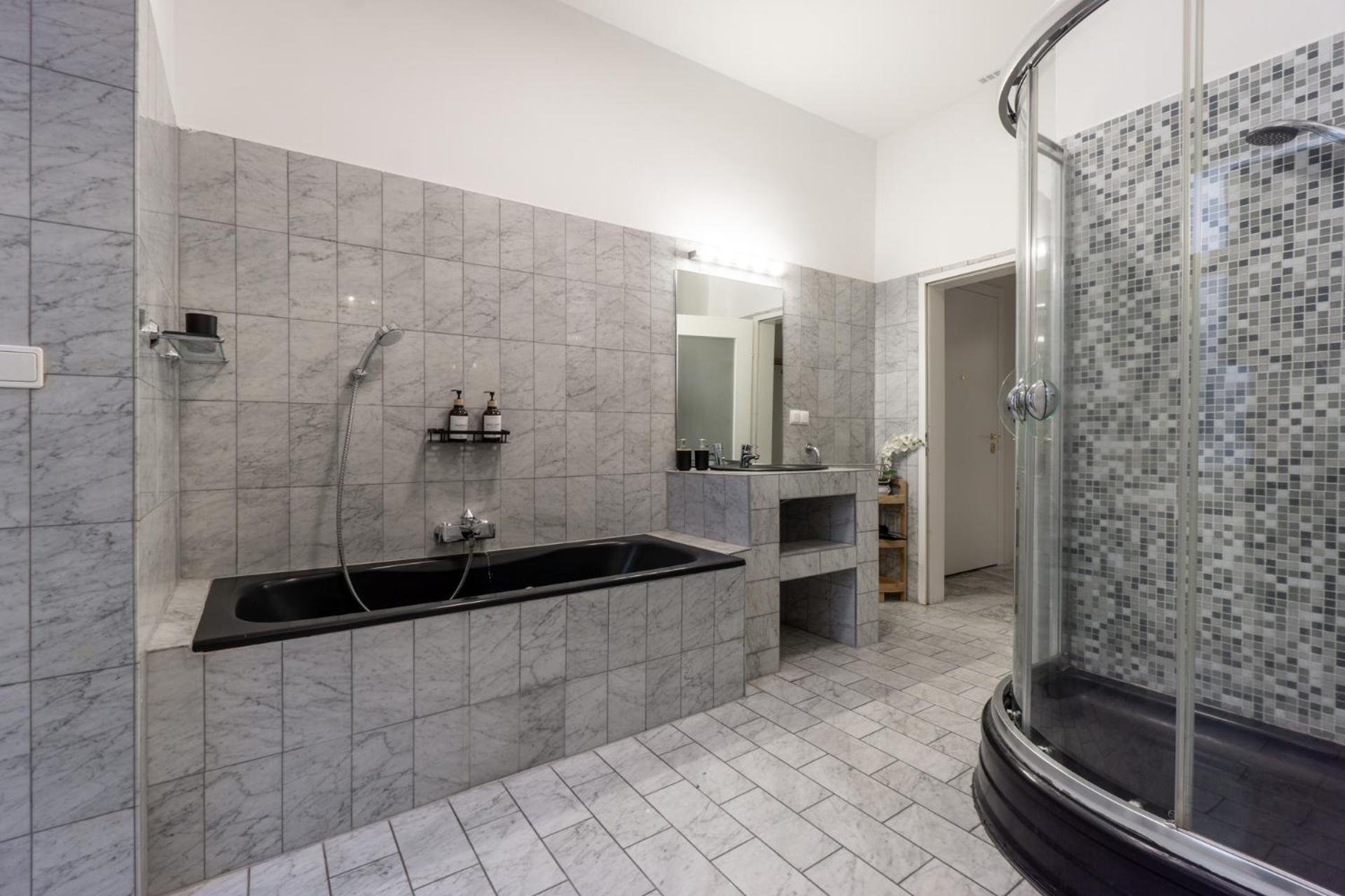 Central Apartment In Viennese Old Building Bagian luar foto