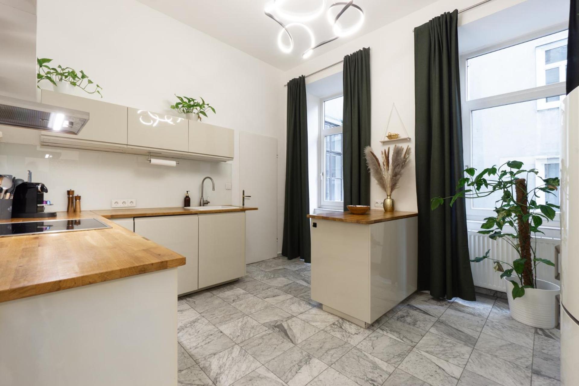 Central Apartment In Viennese Old Building Bagian luar foto